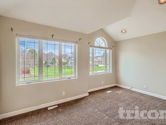 5th image of 2296 Highwood Ave E