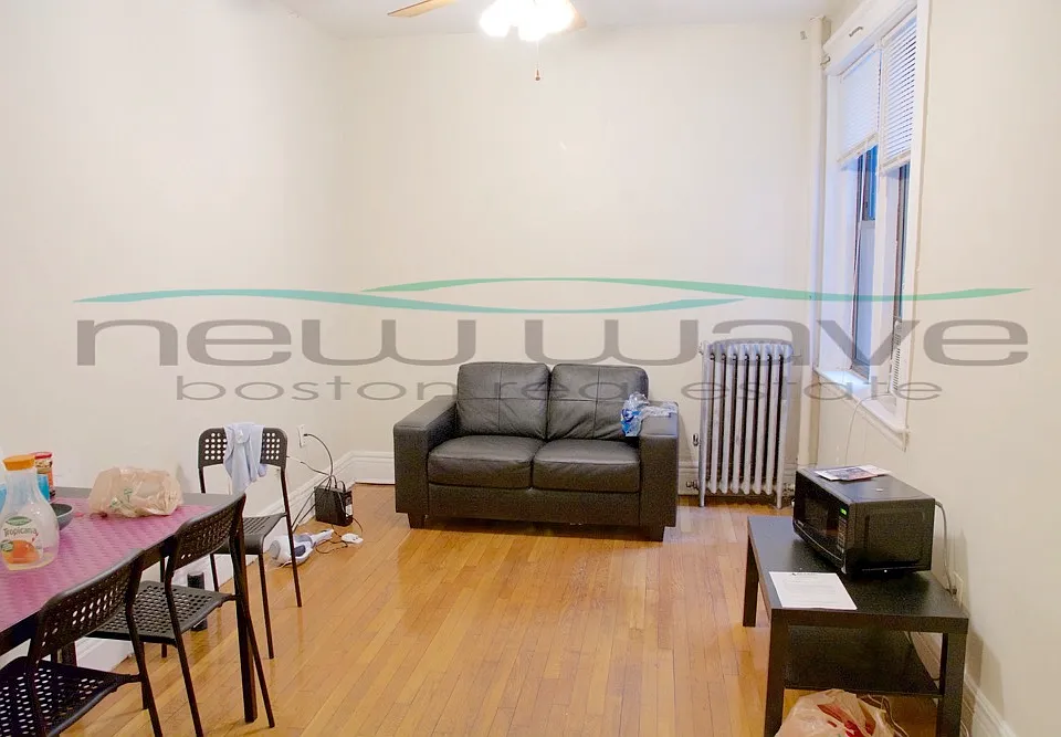 58 Queensberry St #3