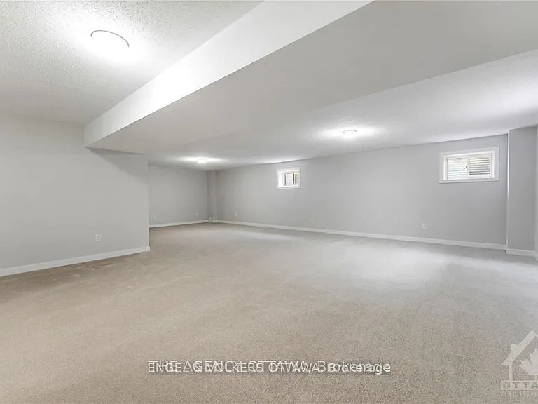 89 Hackamore Cres — Photo 19
