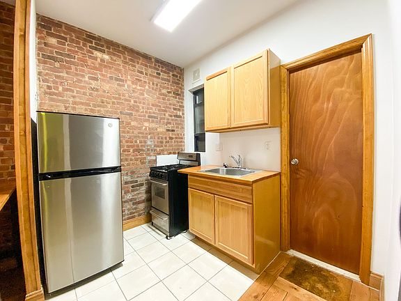 5th image of 2252 1st Ave #2