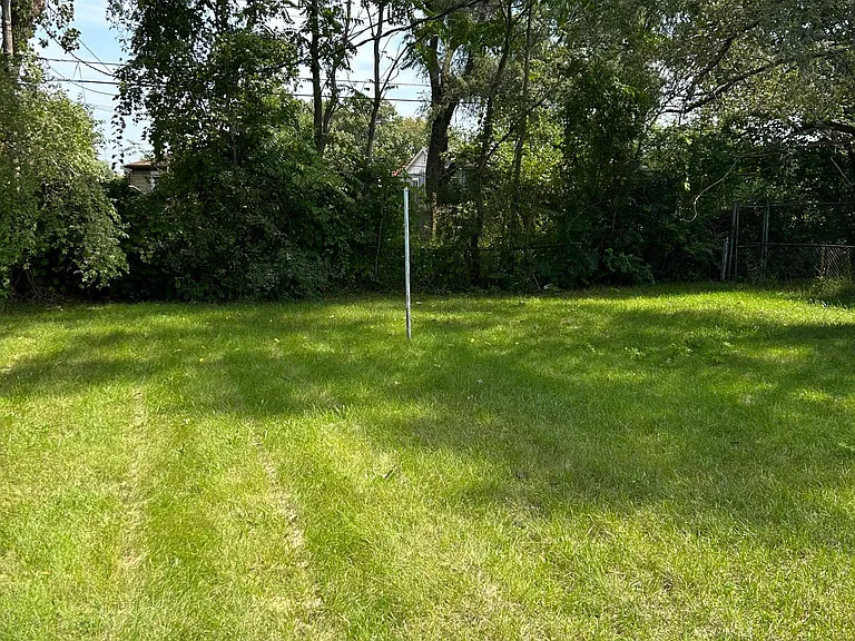 2065 Wright St — Photo 3