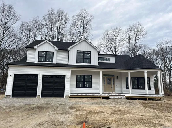 7 Marchant Drive N, Saint James, NY 11780