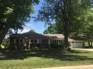 233 Manor Dr, Riverdale, IA 52722