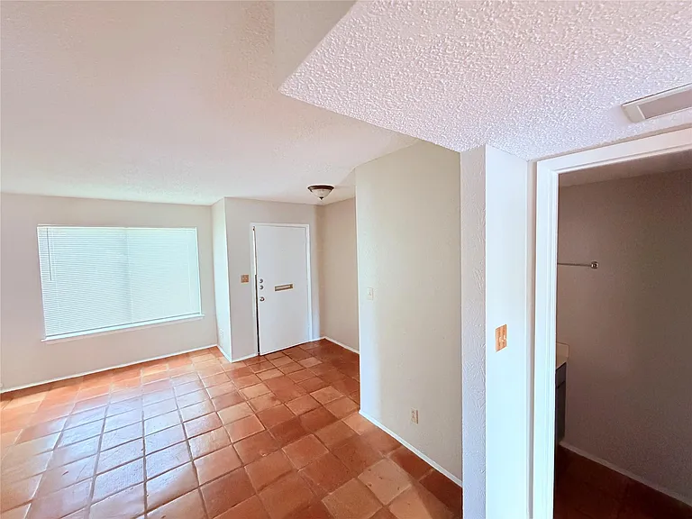 9611 Blue Creek Ln — Photo 8