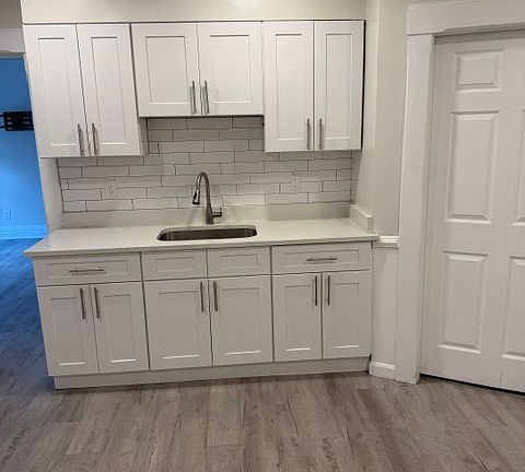 2nd image of 18 Lancaster St APT 2R