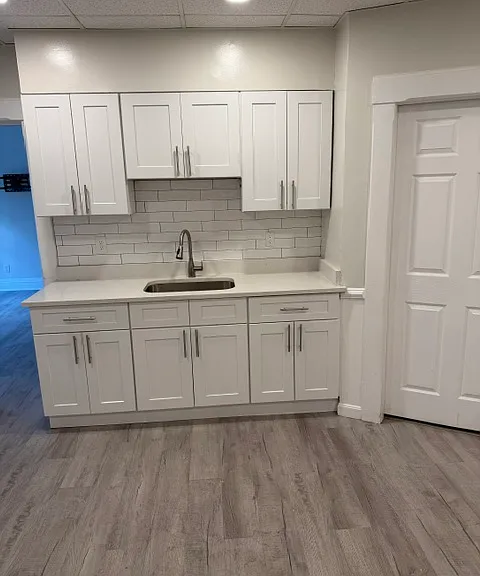 18 Lancaster St #2R — Photo 2