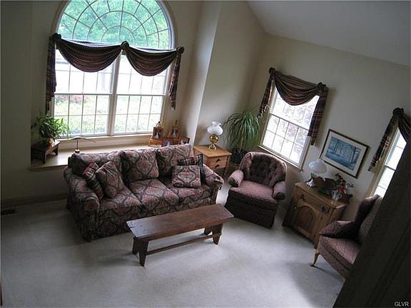4th image of 224 Kurt Dr