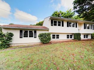 13 Jefferson Dr, Flanders, NJ 07836