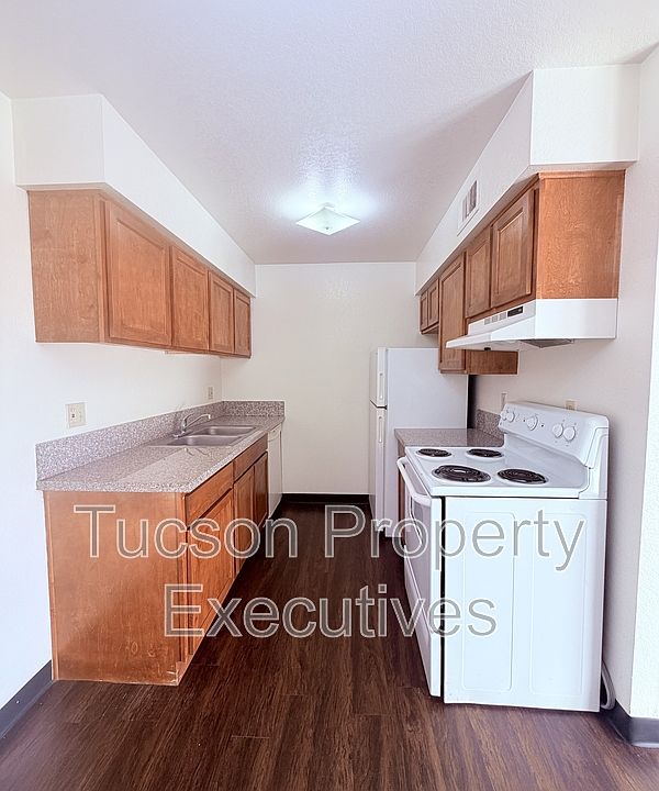 1st image of 660 S Tucson Blvd #212
