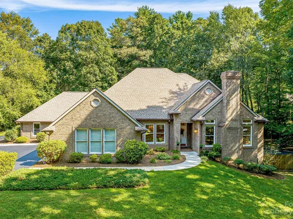 115 Sweetwater Hills Dr, Hendersonville, NC 28791