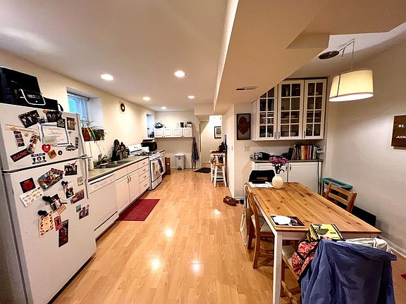 3rd image of 3708 N Lakewood Ave