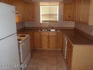 4th image of 1228 E Winter Dr