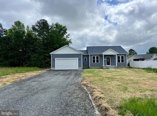 38 W Potomac Dr, Colonial Beach, VA 22443