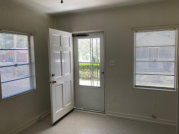 Front Door Entrance (Lockable Screen Door)