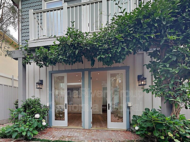 1st image of 216.5 Bicknell Ave