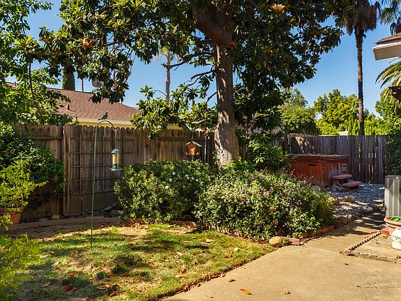 5th image of 2728 Hyannis Way