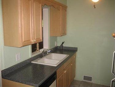 4th image of 141 Drummond St