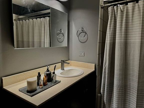 4th image of 8 E Randolph St Unit 2406