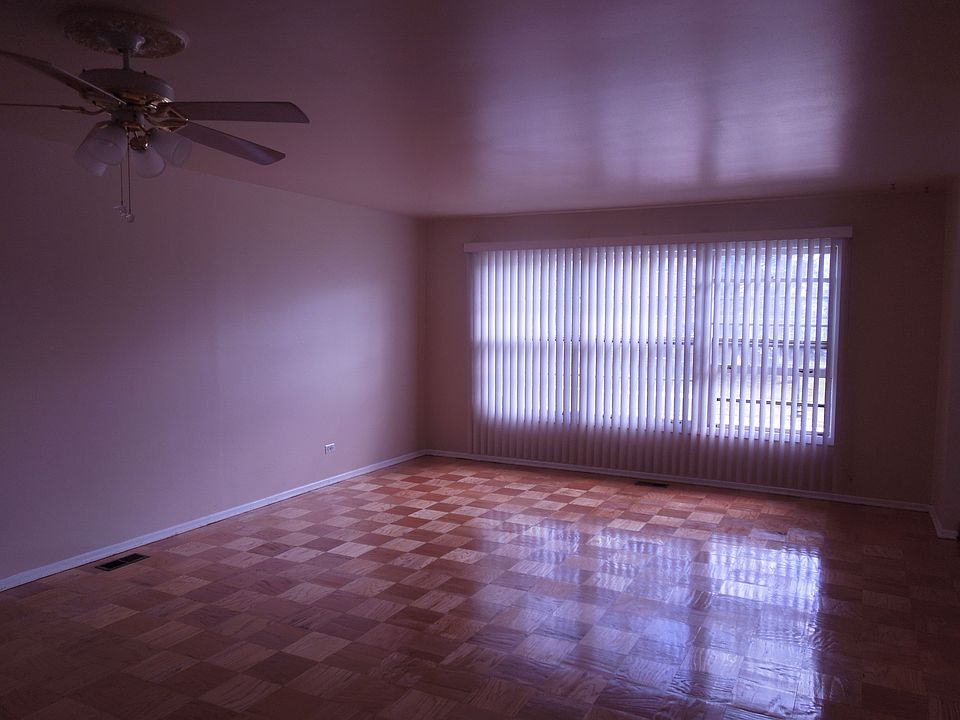 1st image of 1110 Surrey Dr