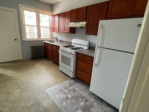 3rd image of 418 Jersey St Floor 2