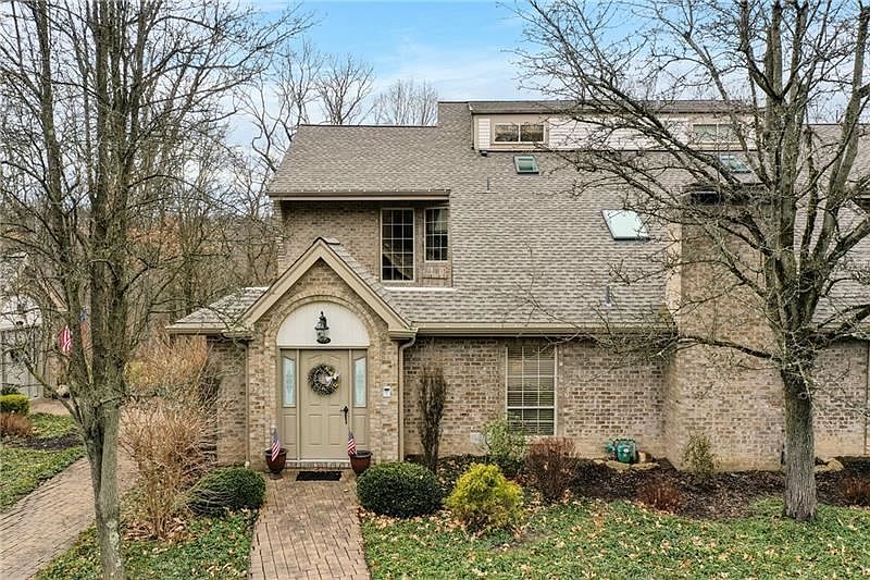1st image of 610 Essex Ct