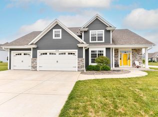 1715 Moccasin Trl, Waukesha, WI 53189