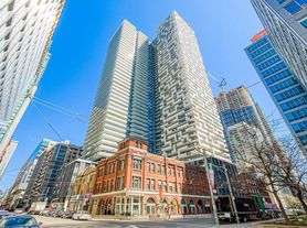 25 Richmond St E