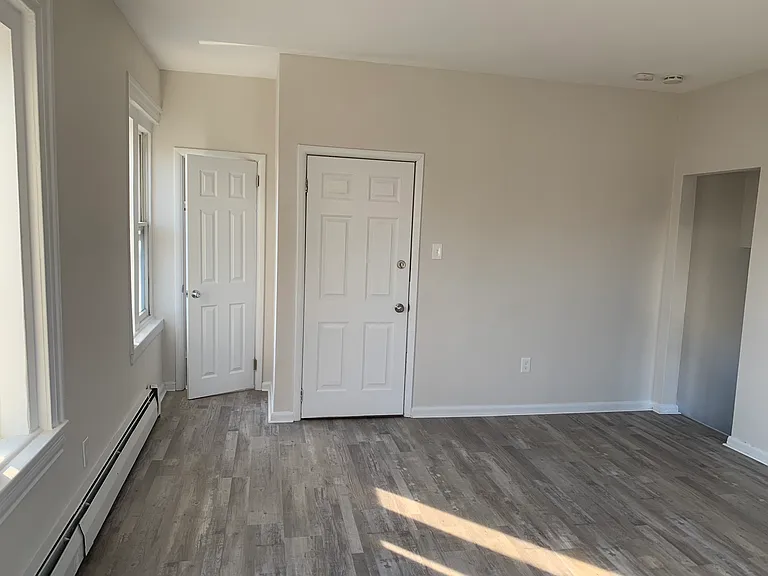 2401 W 2nd St #2 — Photo 6