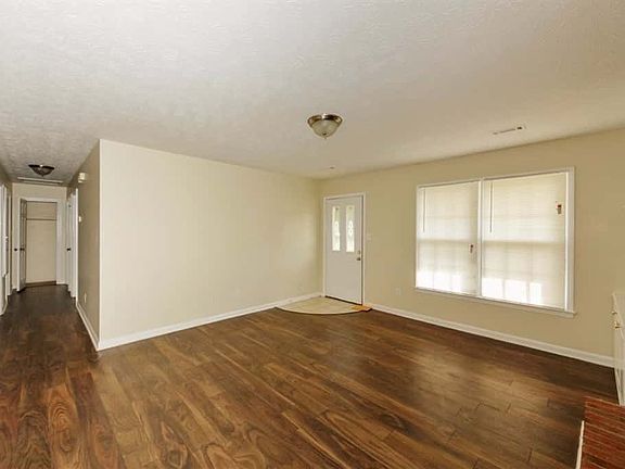 2nd image of 30 Rosebud Ln
