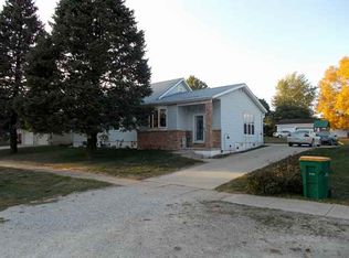 135 W Monroe St, Winthrop, IA 50682