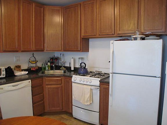 4th image of 2804 31st St APT 2A