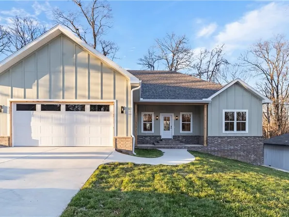 5 Burnham Dr, Bella Vista, AR 72715