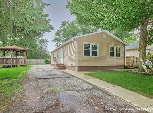 1412 Cherokee Dr, Round Lake Beach, IL 60073