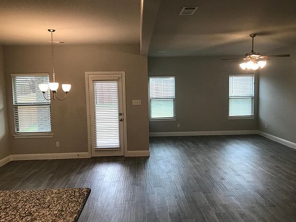 4th image of 1212 Carinna Dr