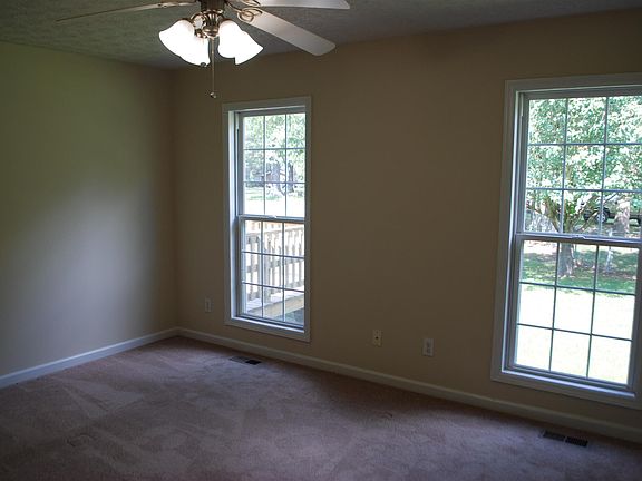 4th image of 1309 Oak Dr
