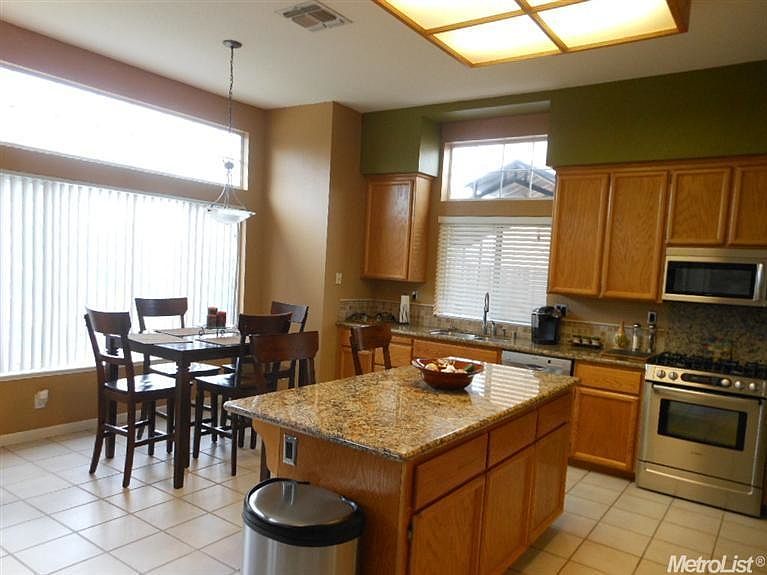 2nd image of 204 Singer Ln