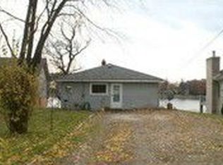 4083 Lotus Dr, Waterford, MI