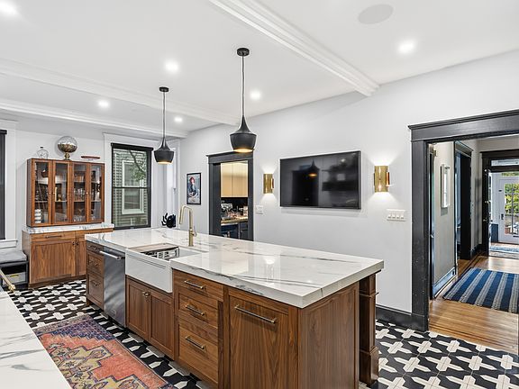 3rd image of 4132 Roland Ave #1