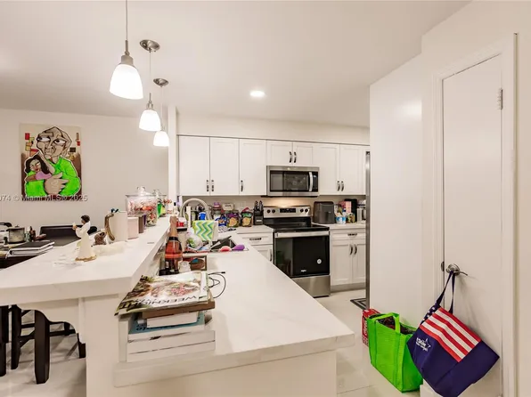 1140 NE 191st St #16, Miami, FL 33179