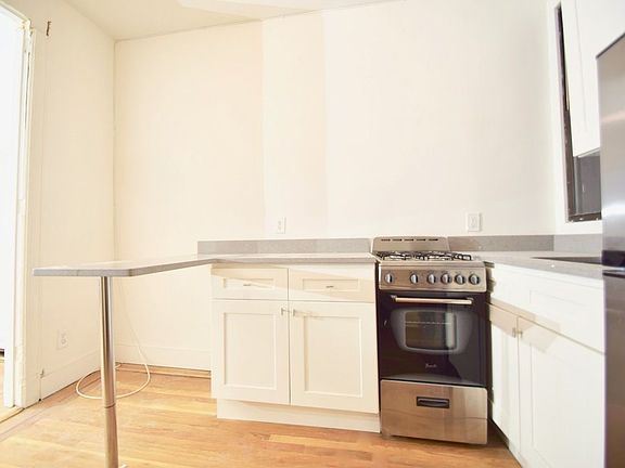 4th image of 221 E 88th St Frnt 2