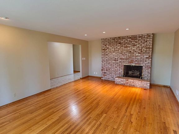 3rd image of 621 Cheshire Way