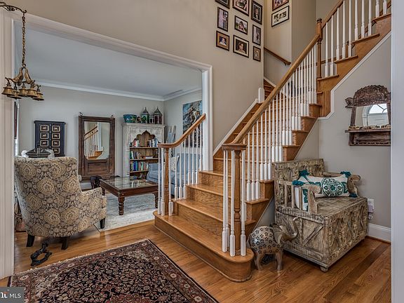 4th image of 110 Donegal Ct