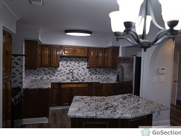 5th image of 2036 Armstrong Dr