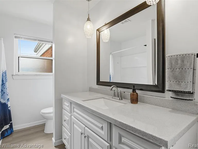 25506 Virginia Dr — Photo 10