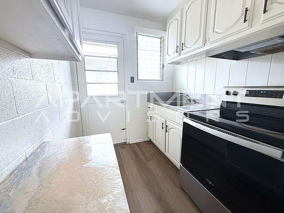 3rd image of 1653 Citron St #4