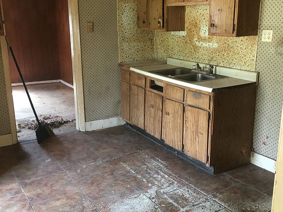 5th image of 1521 N Illinois St