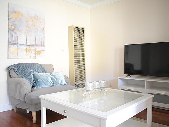 5th image of 1111 21st St APT B