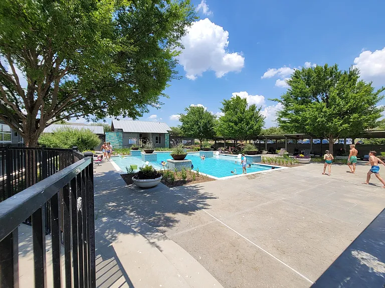 1604 Moss Trail Ct — Photo 45