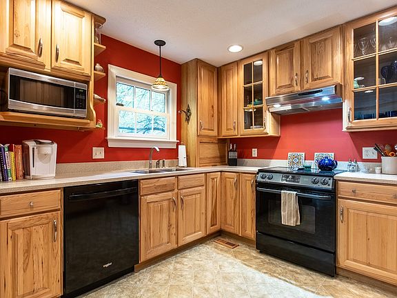 5th image of 8805 Camellia Dr