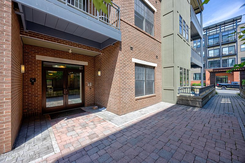 3rd image of 30 Whistler Court UNIT 125